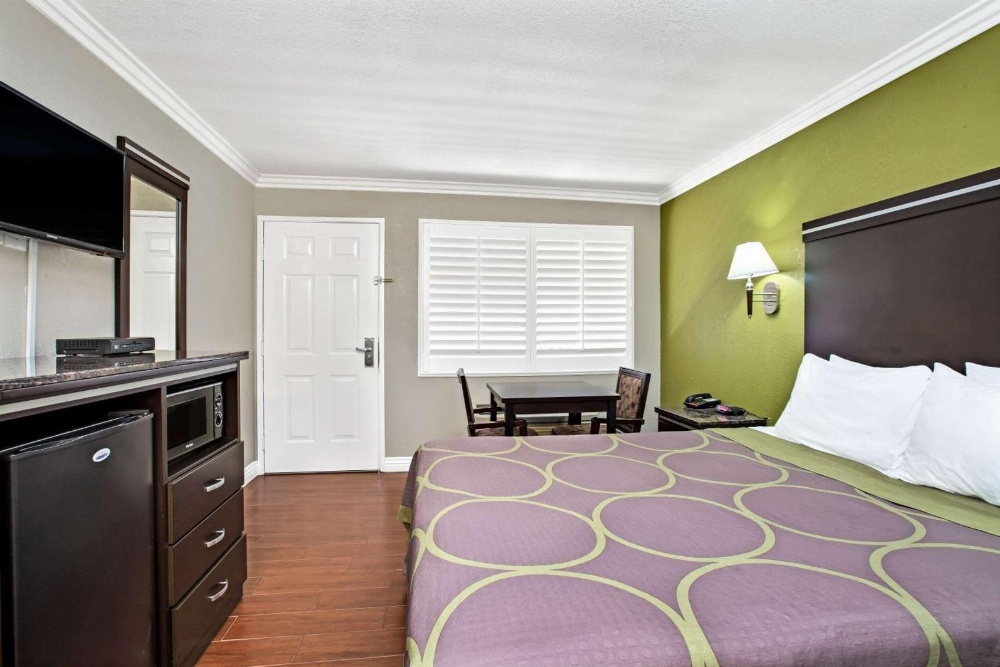 Super 8 By Wyndham Inglewood/LAX
